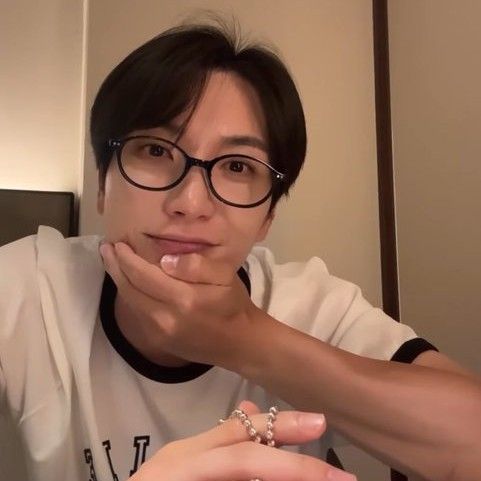 A moment captured by Leeteuk (Super Junior)'s fan