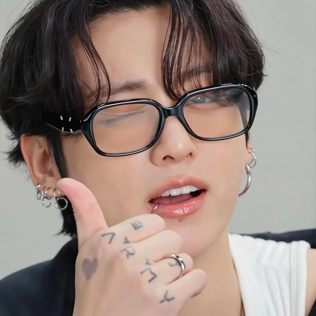 Latest photo of Jungkook (BTS)