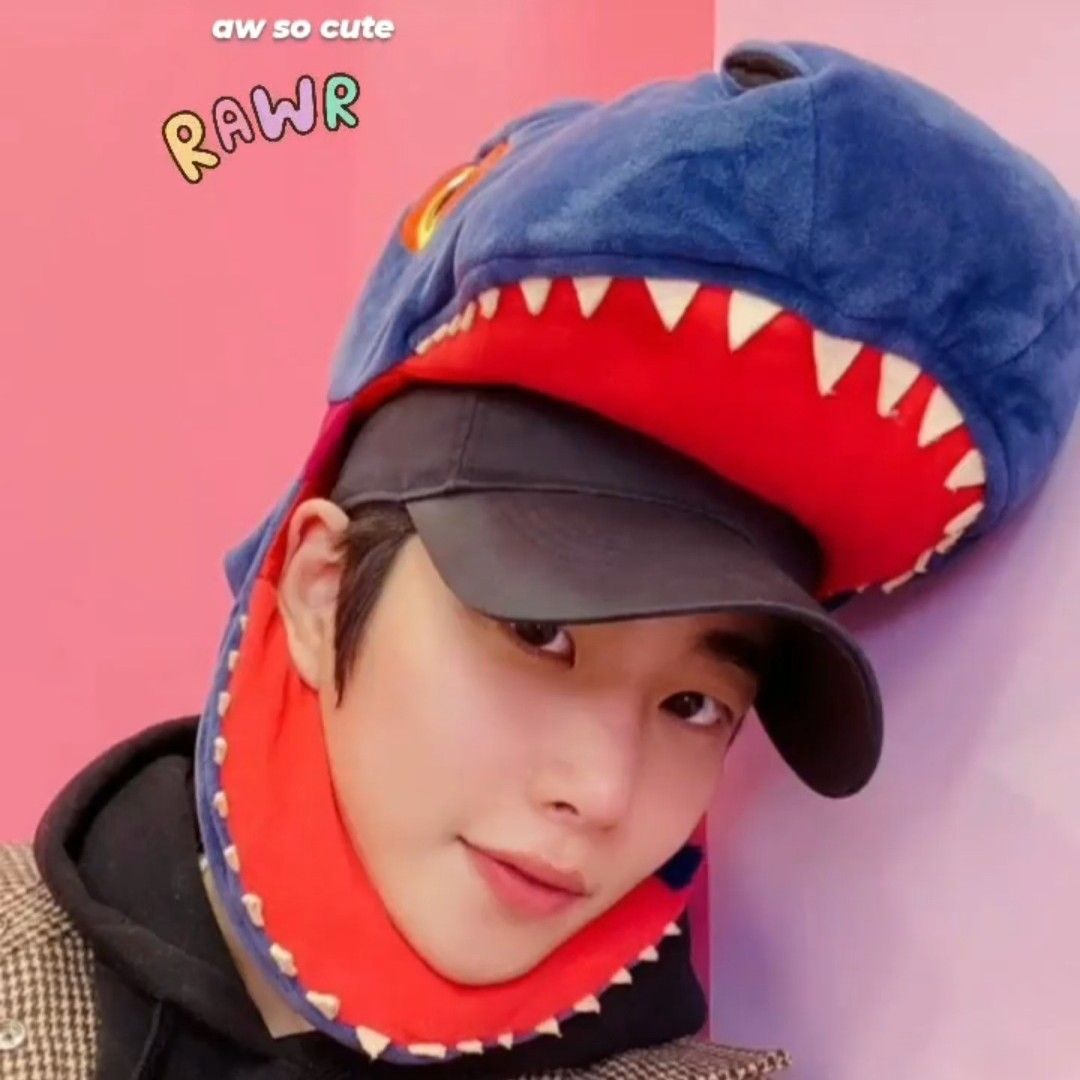 A moment captured by MJ (ASTRO)'s fan