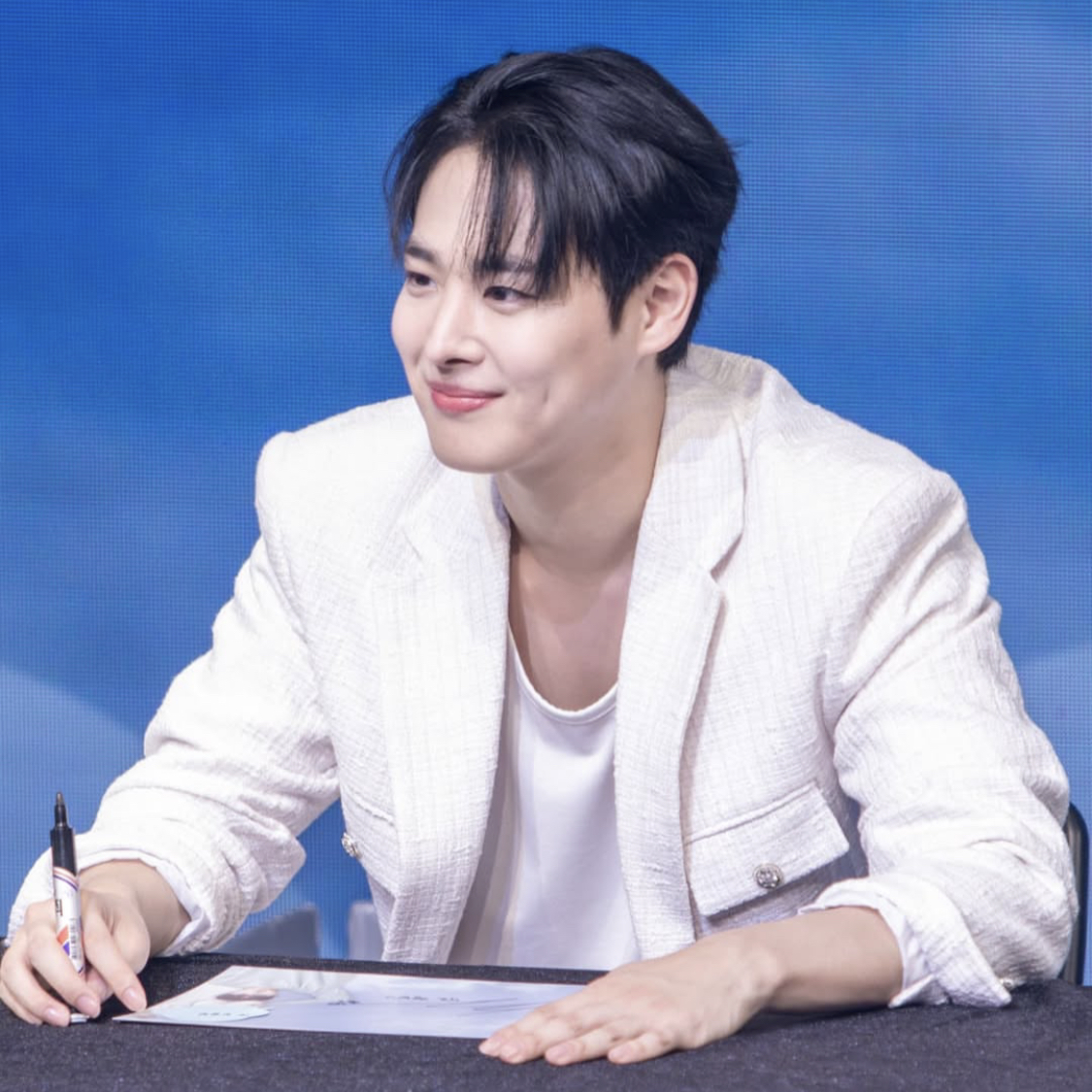 A moment captured by Choi Byungchan's fan