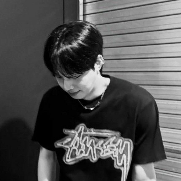 Behind-the-scenes cut of Lim Youngmin