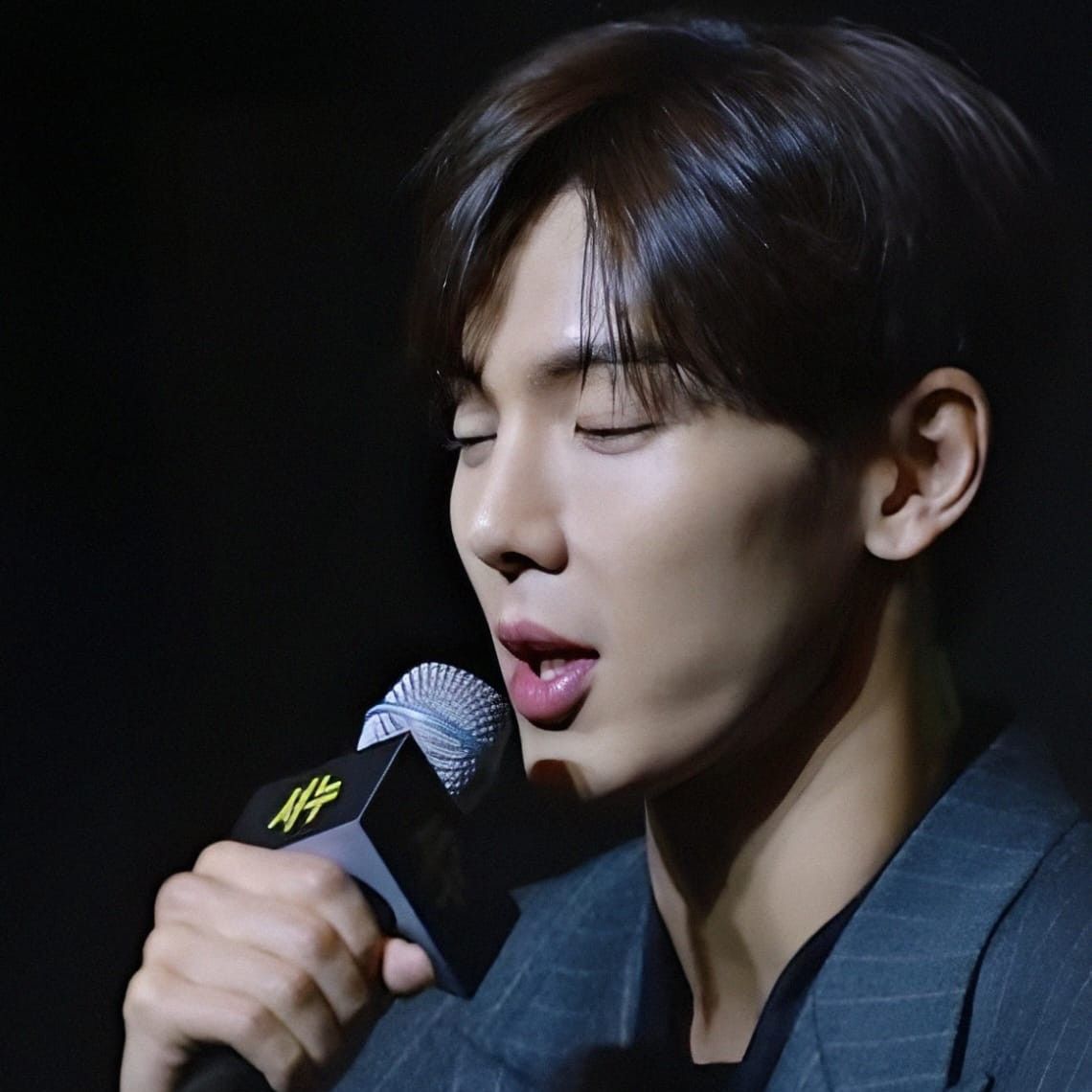 Behind-the-scenes cut of Shownu (MONSTA X)