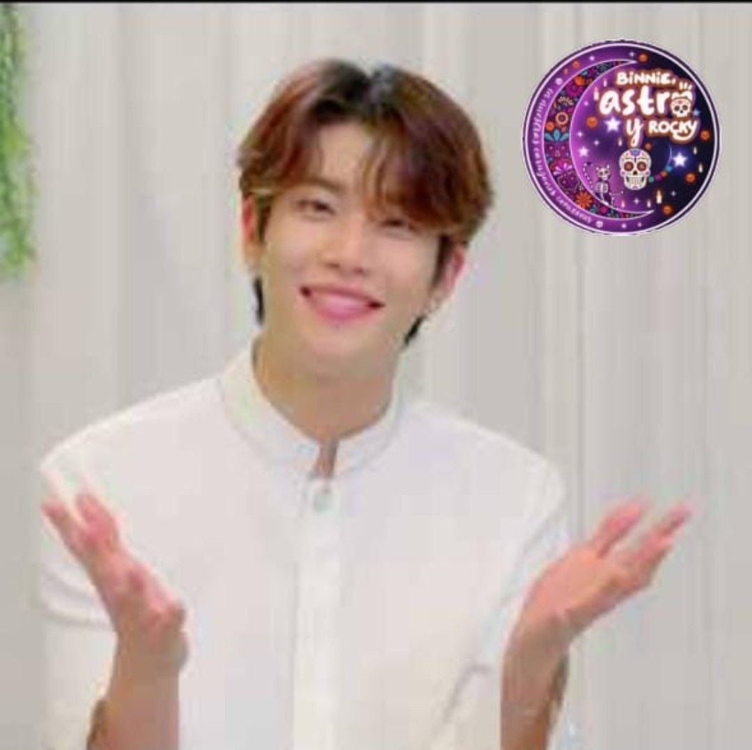 A moment captured by MJ (ASTRO)'s fan