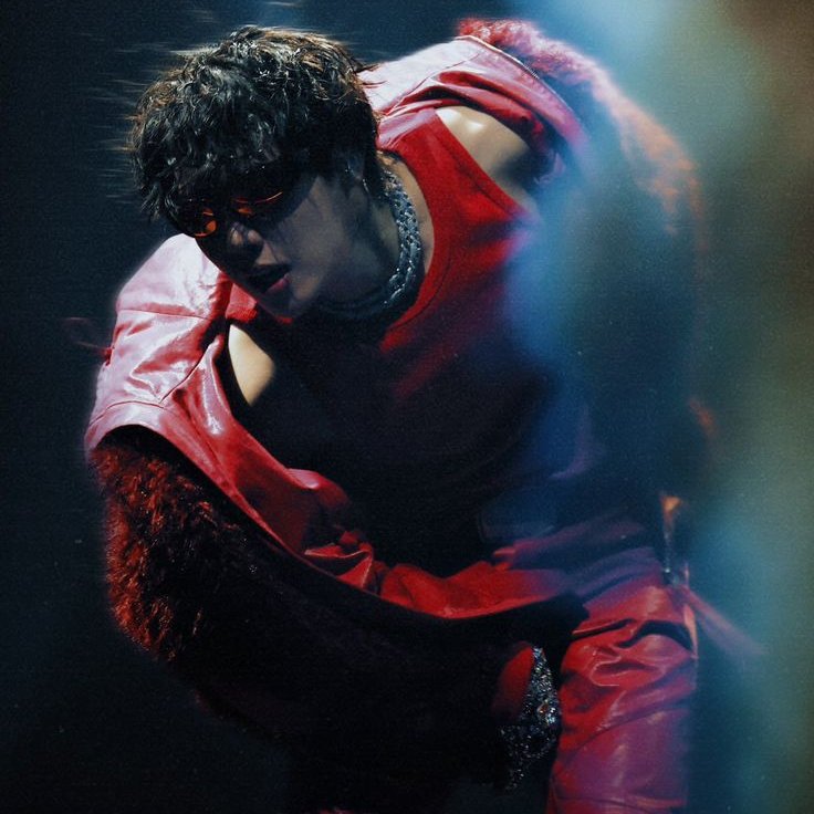 Foto aktivitas terbaru j-hope (BTS)