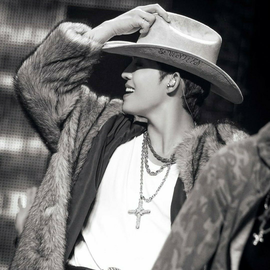 Recent activity shot of S.Coups (SEVENTEEN)