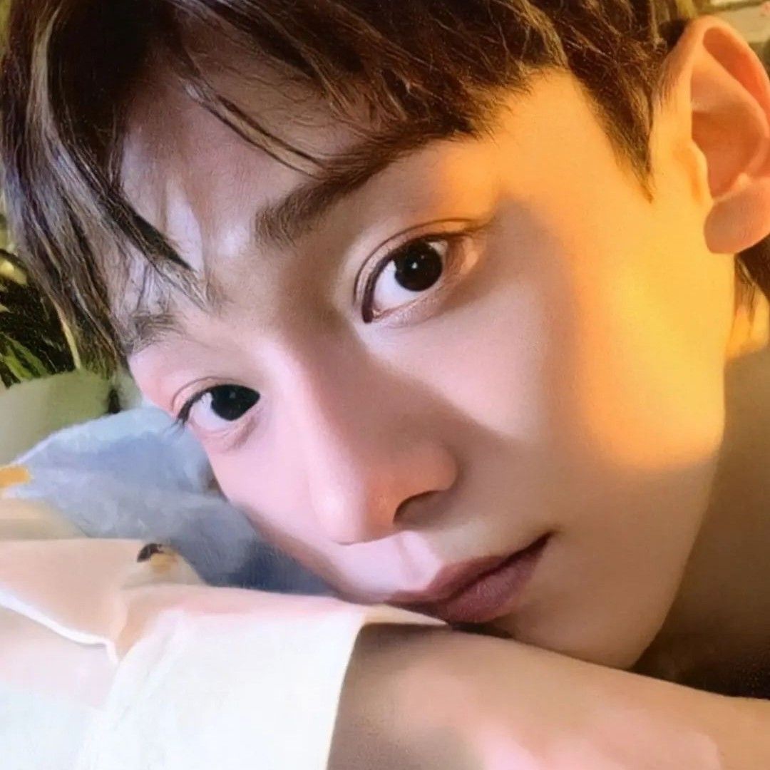 Behind-the-scenes cut of Chen (EXO)