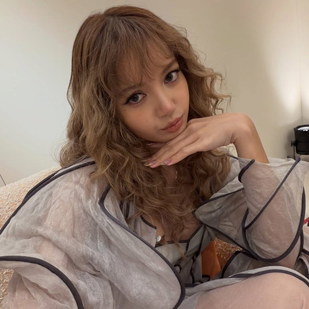 A moment captured by Lisa (BLACKPINK)'s fan