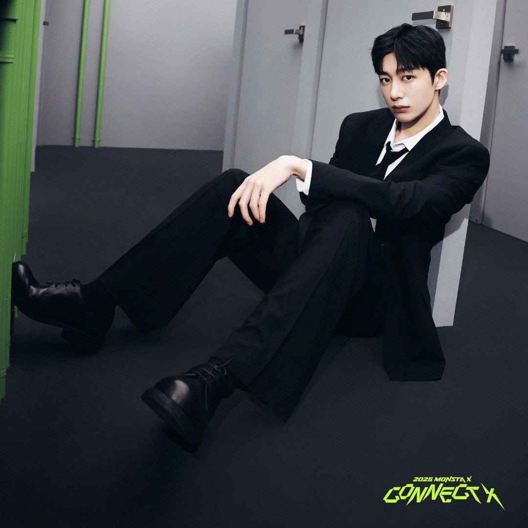 A moment captured by Hyungwon (MONSTA X)'s fan