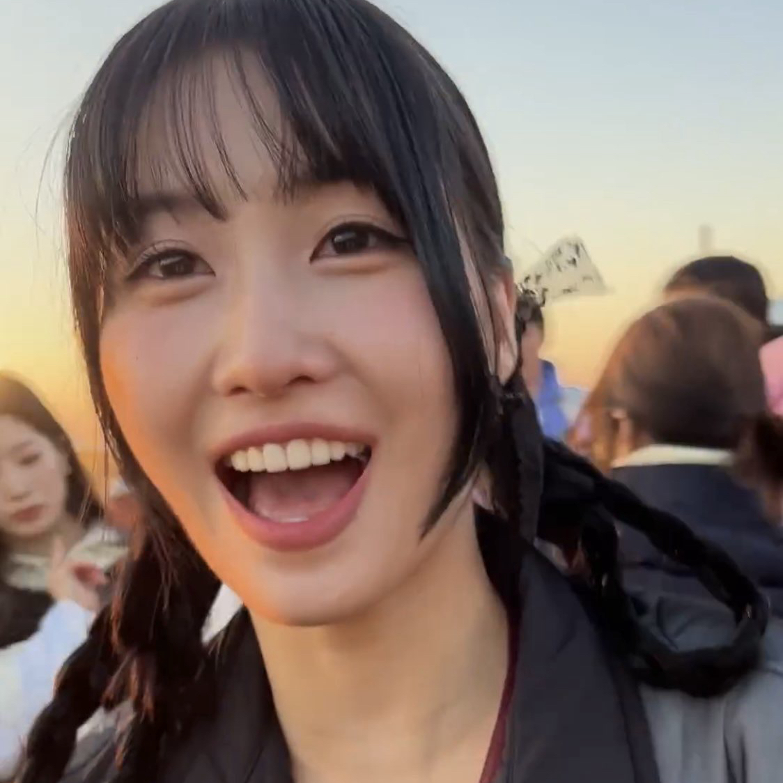 Behind-the-scenes cut of Momo (TWICE)