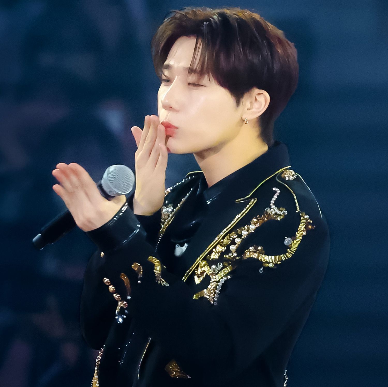 A moment captured by Sungkyu (INFINITE)'s fan