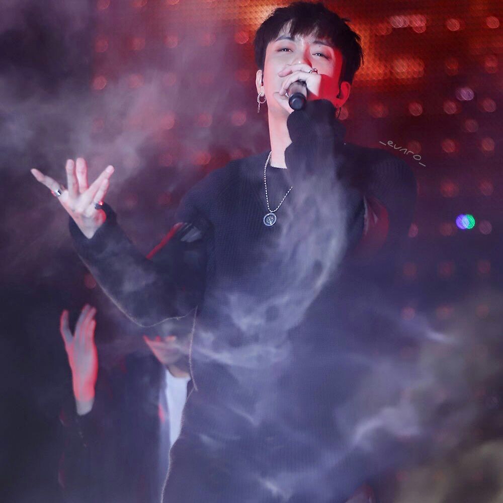 Behind-the-scenes cut of SECHSKIES