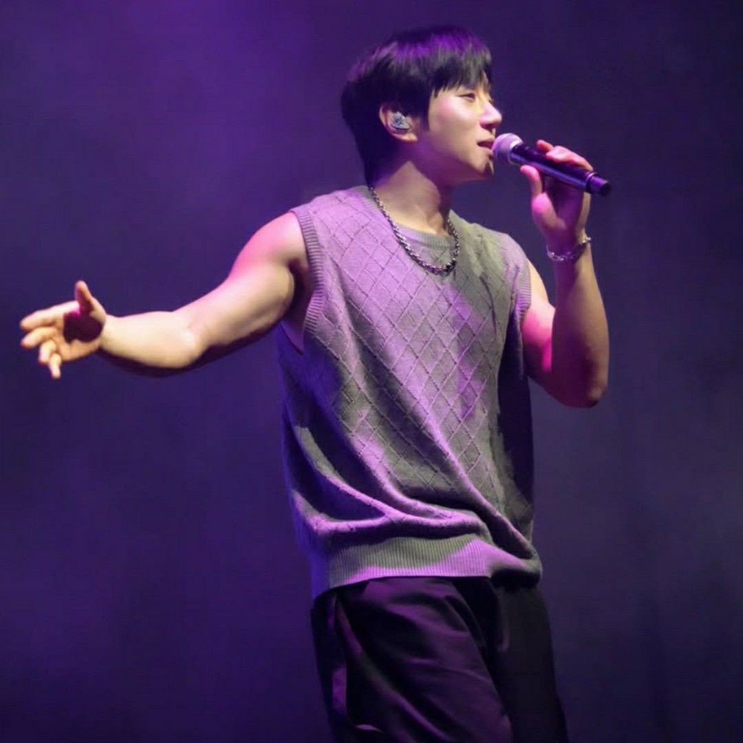 A moment captured by Hwang Chiyeol's fan
