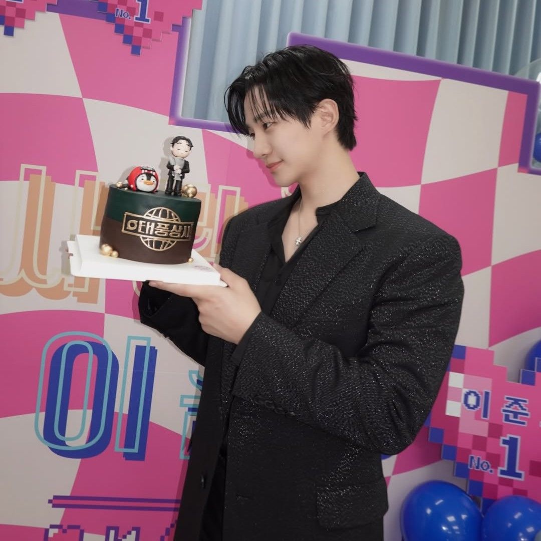 Behind-the-scenes cut of Junho (2PM)