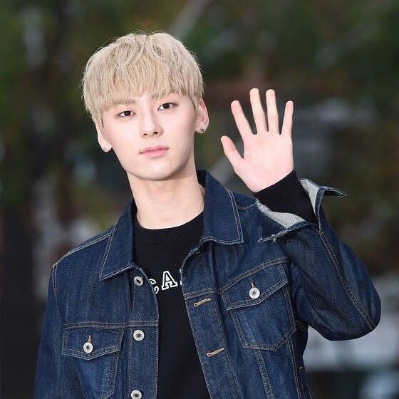 Behind-the-scenes cut of Hwang Minhyun