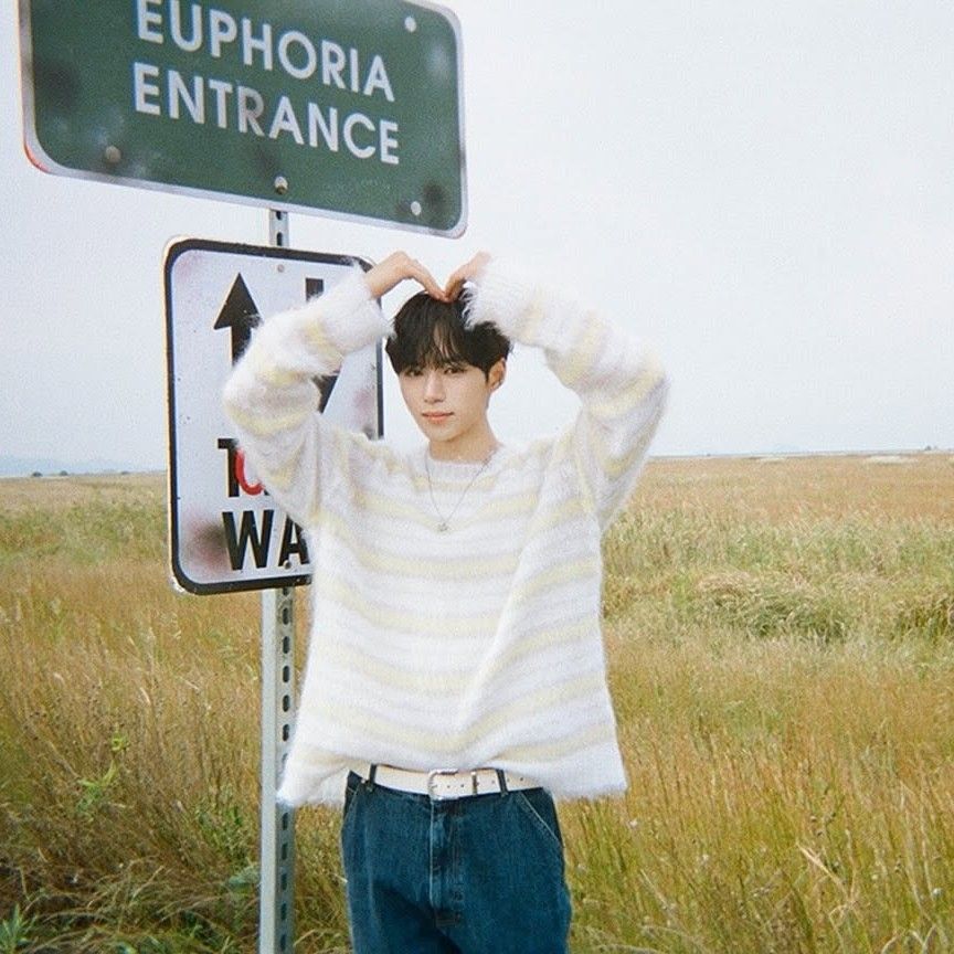 Behind-the-scenes cut of Kim Junseo (ALPHA DRIVE ONE)