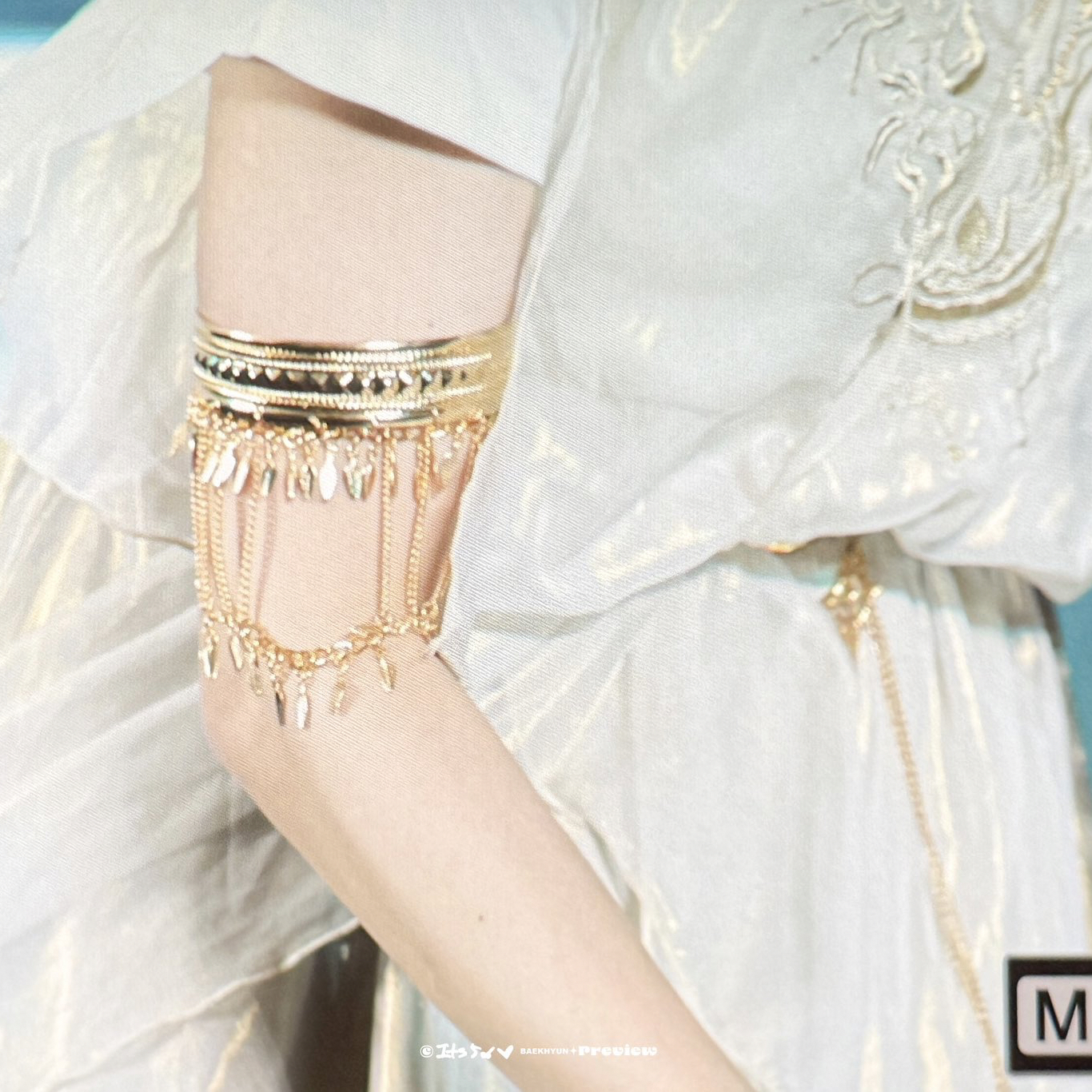 백현 (EXO)의 비하인드 컷