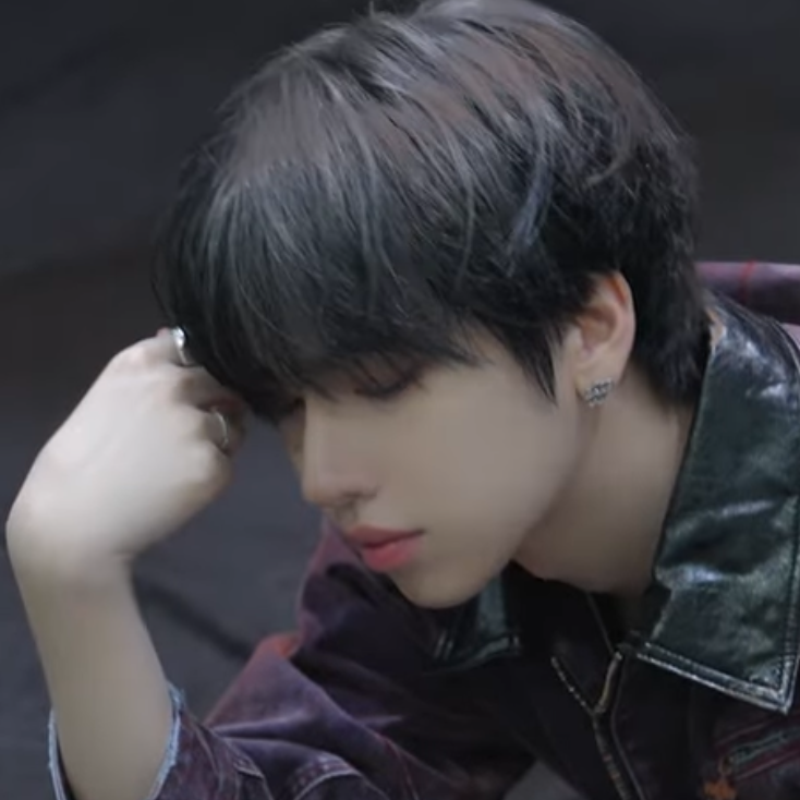 Behind-the-scenes cut of Hanjun (n.SSign)
