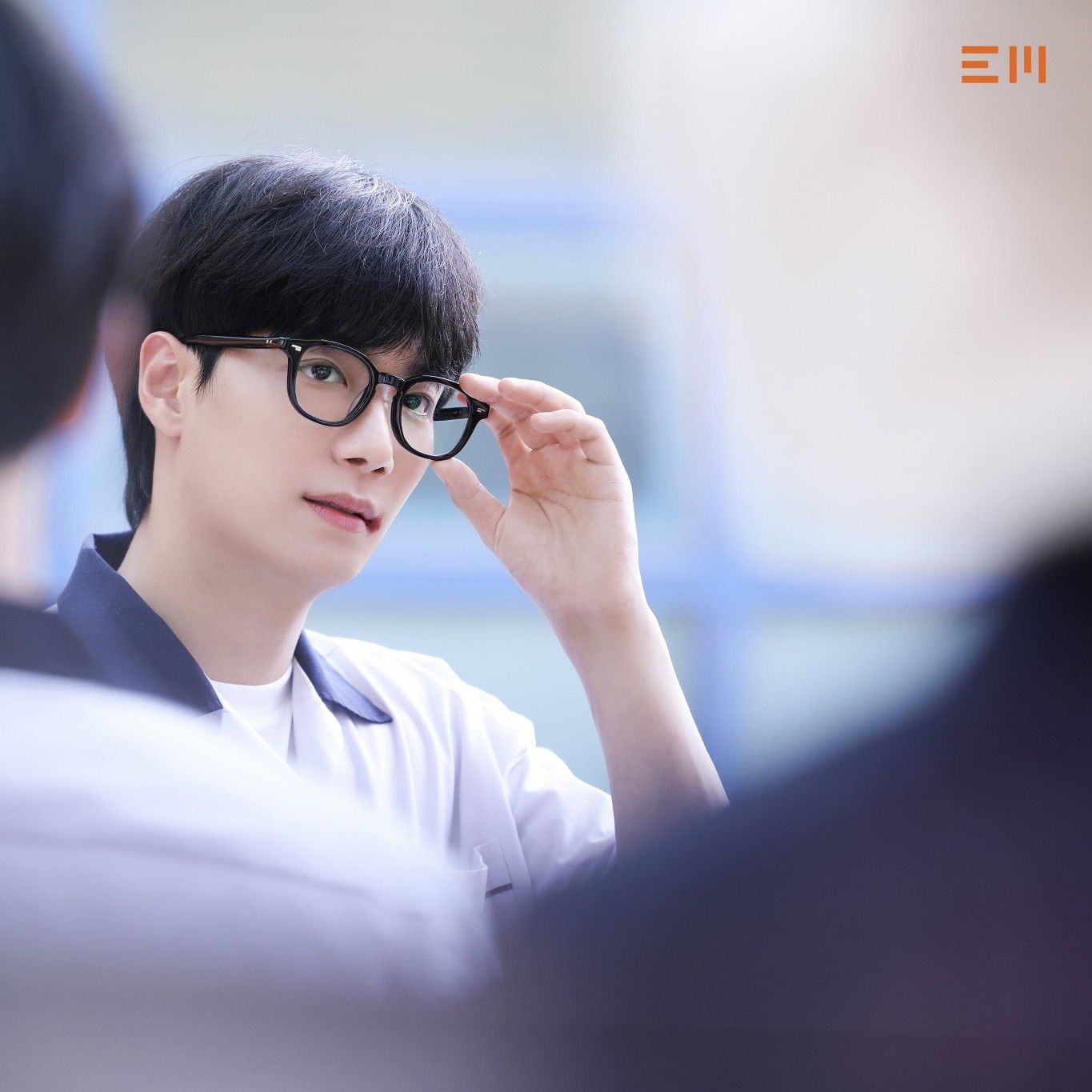 Behind-the-scenes cut of Kim Jonghyeon