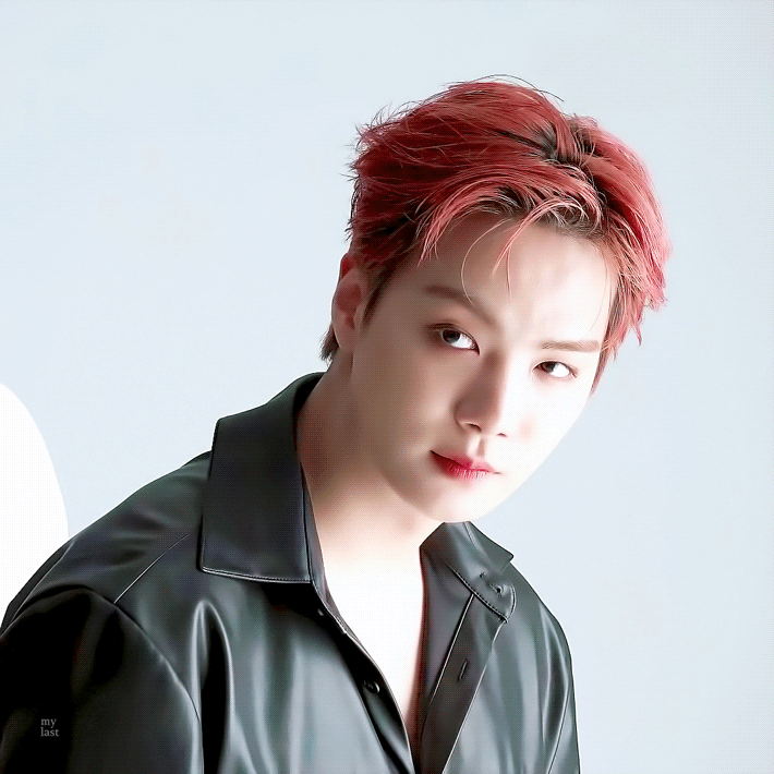 A moment captured by Kim Jonghyeon's fan