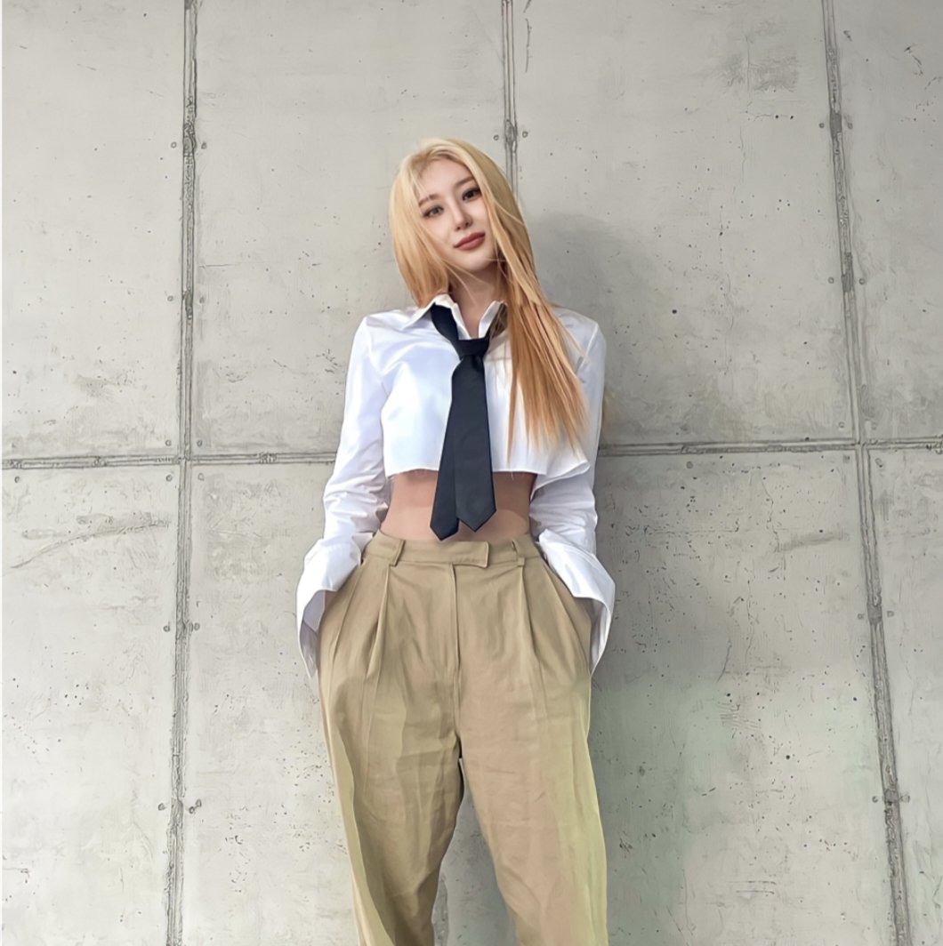 Recent activity shot of Lee Chaeyeon