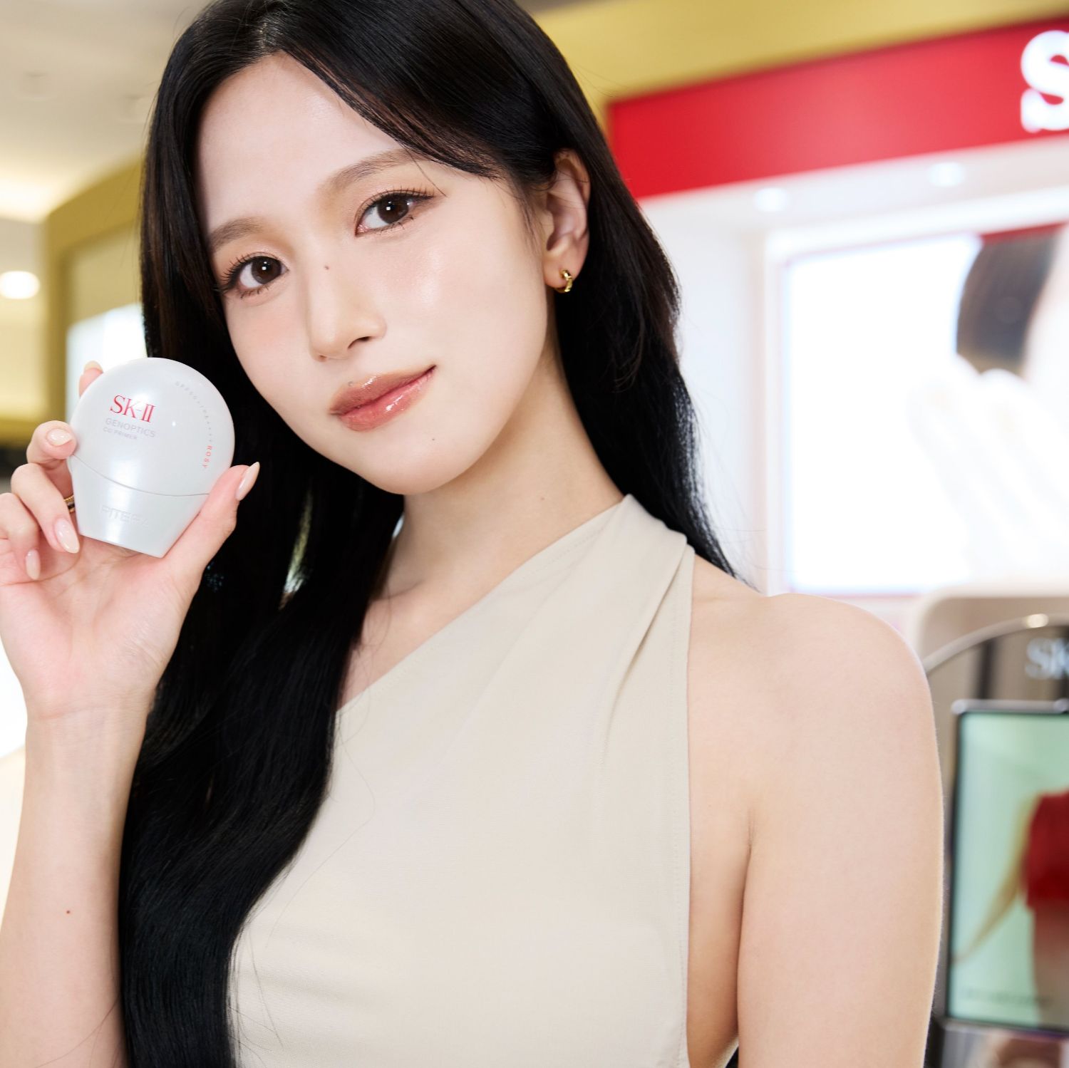 Behind-the-scenes cut of Mina (TWICE)