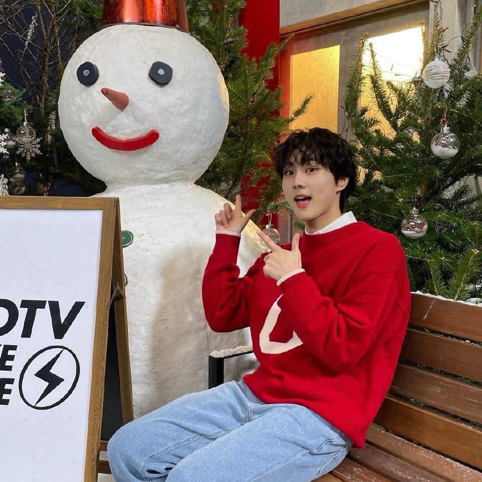 Latest photo of Jungwon (ENHYPEN)