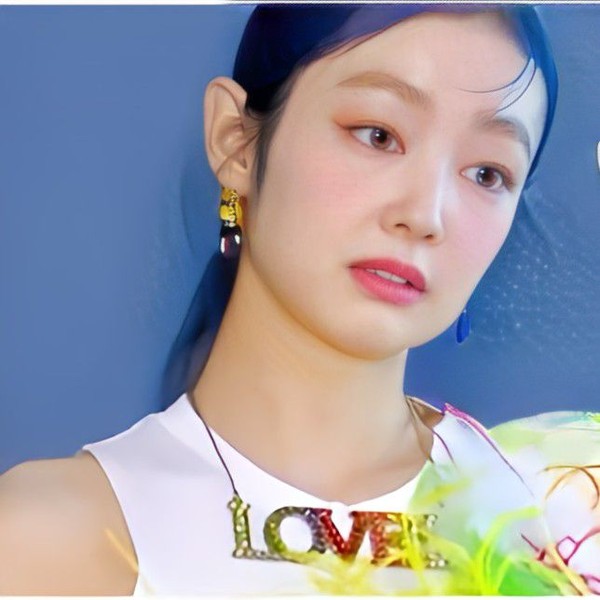 Popular profile picture of Léa (1995) loved by fans