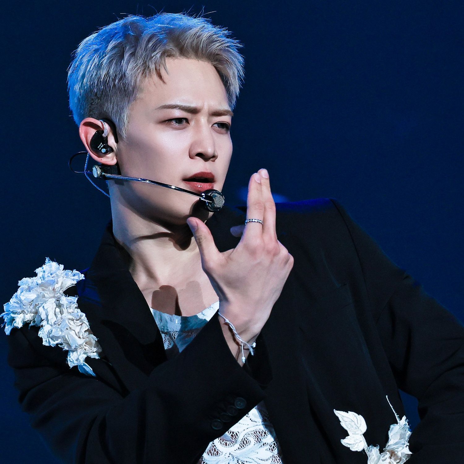 Behind-the-scenes cut of Minho (SHINee)