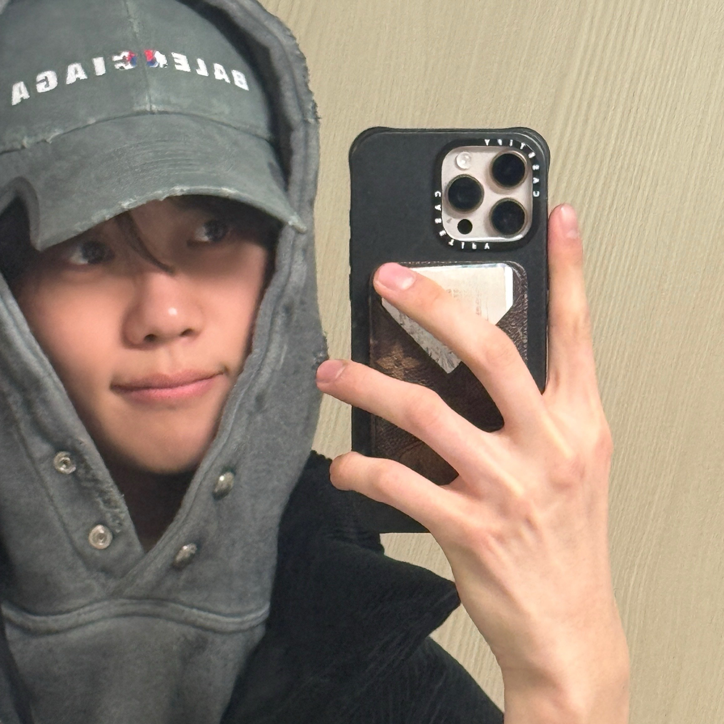 Latest photo of Kim Gyuvin (ZEROBASEONE)