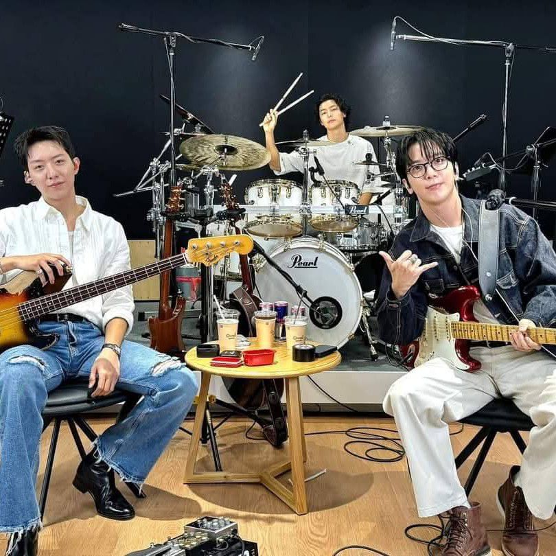 Behind-the-scenes cut of CNBLUE