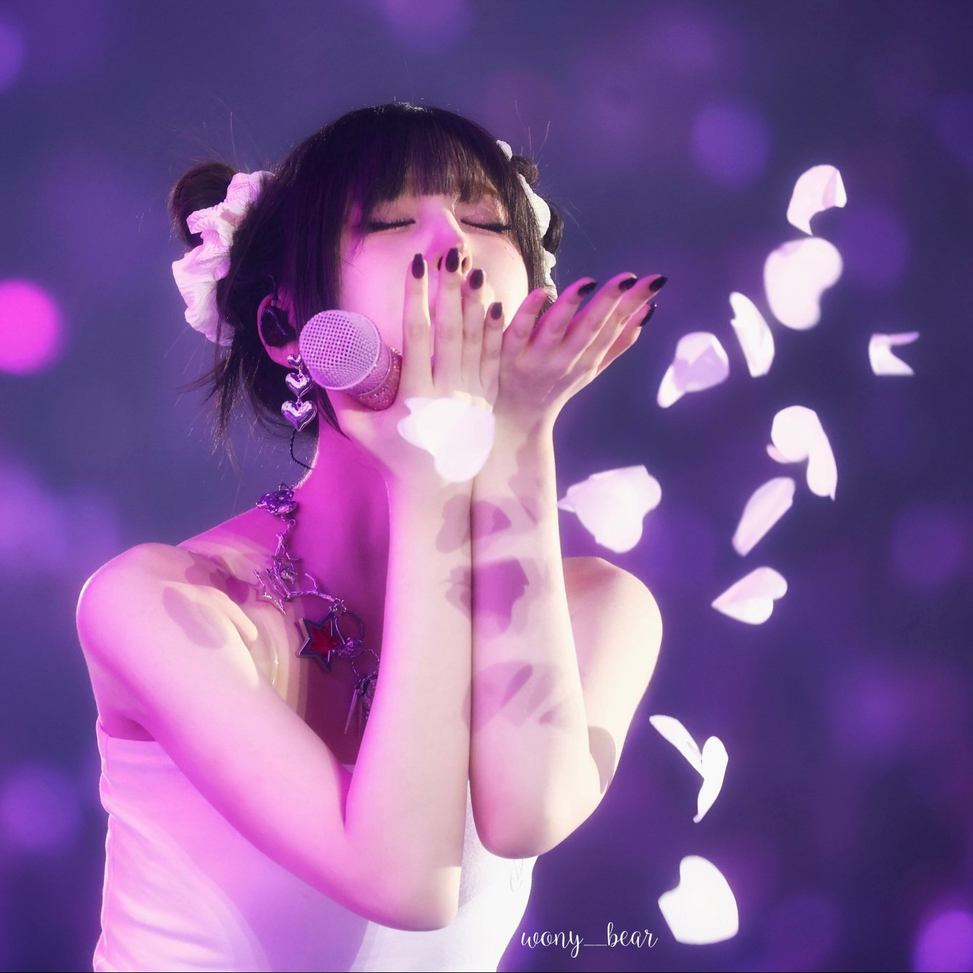 A moment captured by LIZ (IVE)'s fan