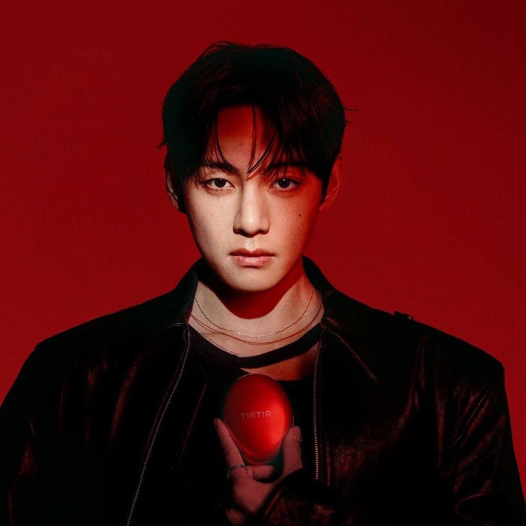 Latest photo of V (BTS)