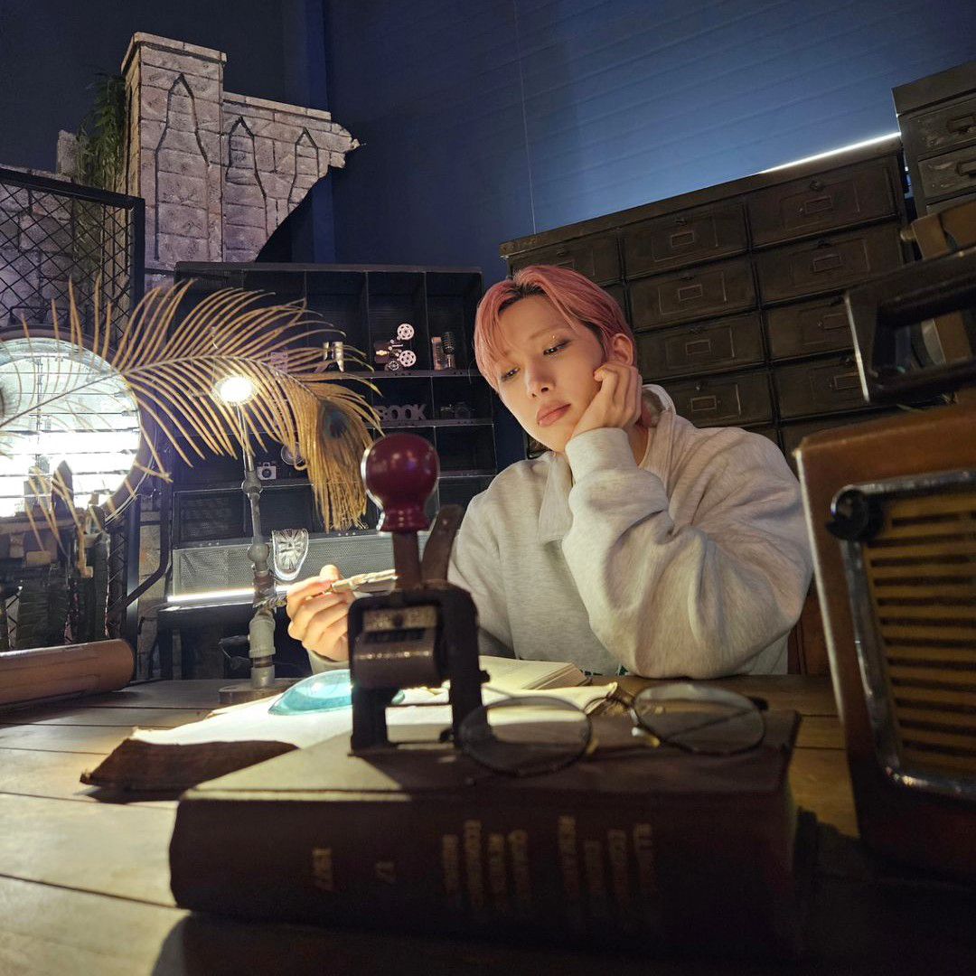 Behind-the-scenes cut of Hui (PENTAGON)