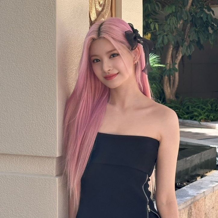 A moment captured by Yiren (EVERGLOW)'s fan