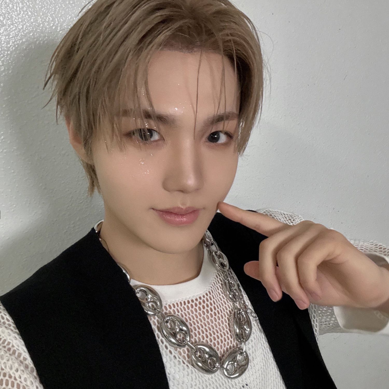 Potret di balik layar Doyoung (TREASURE)