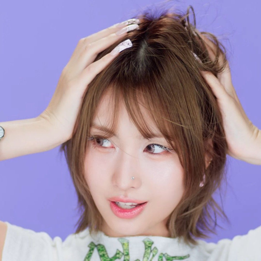 Behind-the-scenes cut of Momo (TWICE)