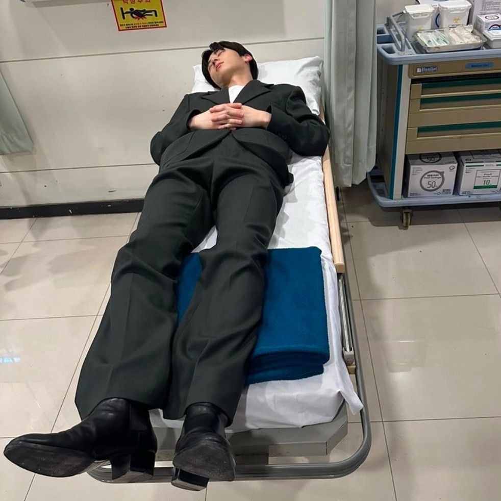 Behind-the-scenes cut of Hwang Minhyun