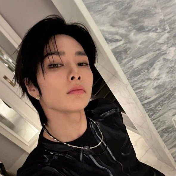 아이엔 (Stray Kids)의 비하인드 컷