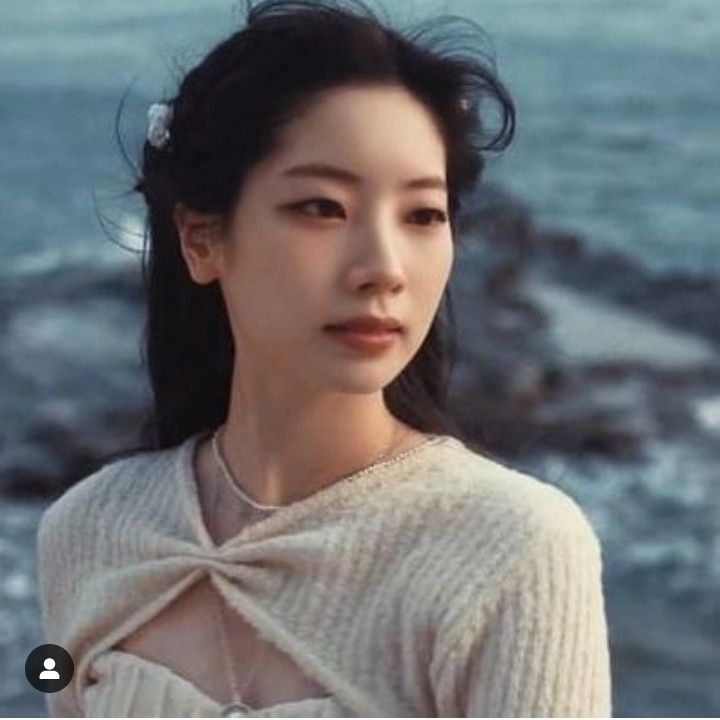 Behind-the-scenes cut of Dahyun (TWICE)