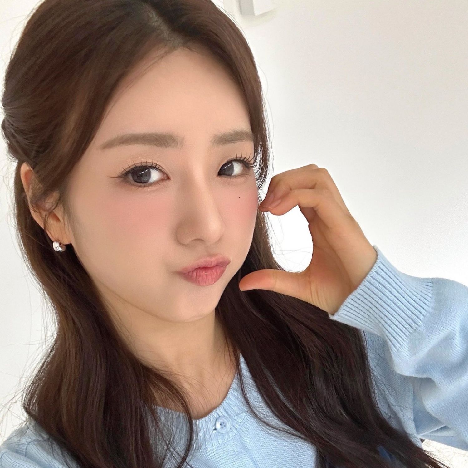 Behind-the-scenes cut of Yoon Bomi (Apink)