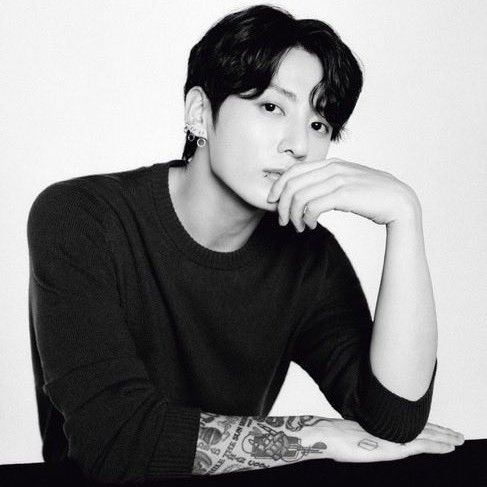 Foto aktivitas terbaru Jungkook (BTS)