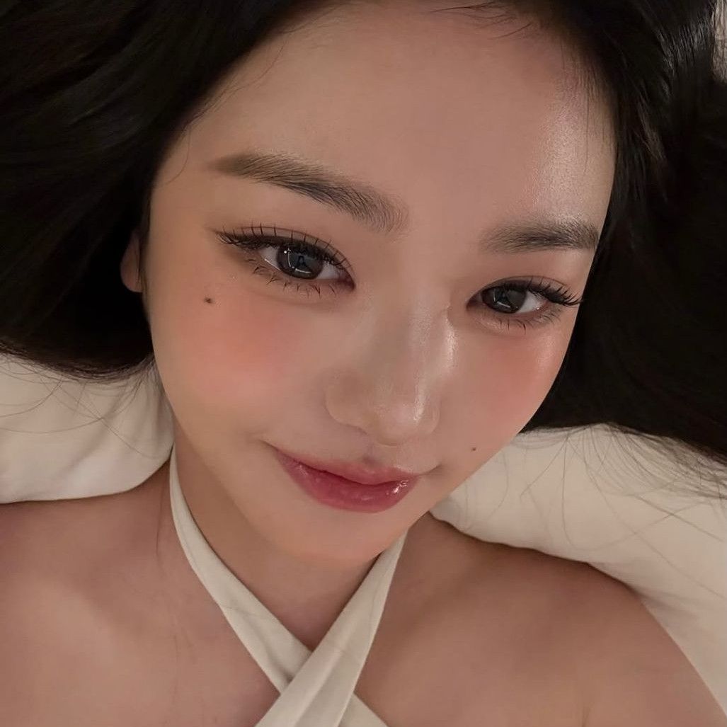 A moment captured by Jang Wonyoung (IVE)'s fan