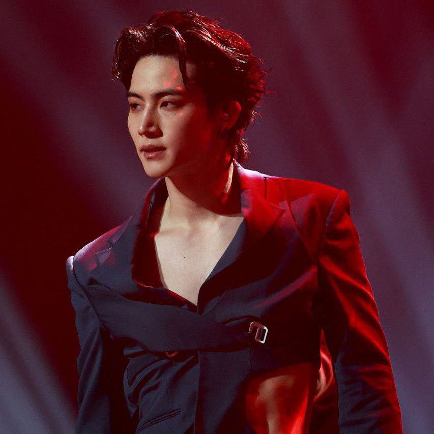 Recent activity shot of JAY B (GOT7)