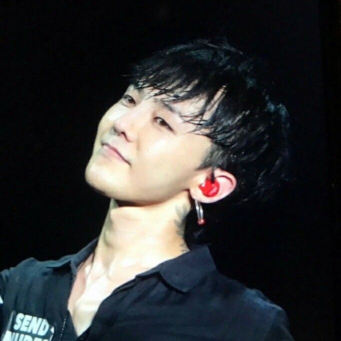 Behind-the-scenes cut of G-DRAGON (BIGBANG)