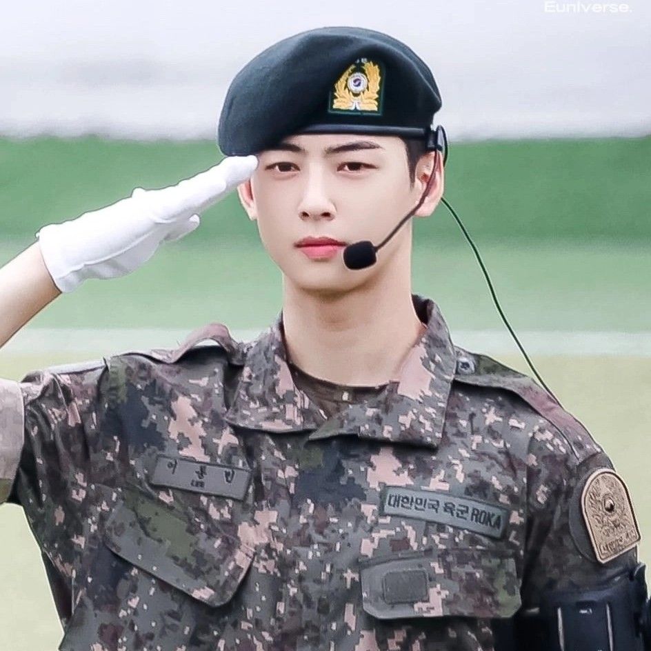Foto aktivitas terbaru Eunwoo (ASTRO)