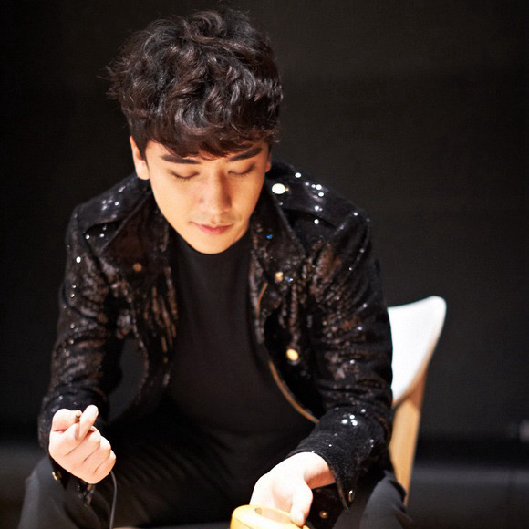 Recent activity shot of Seungri