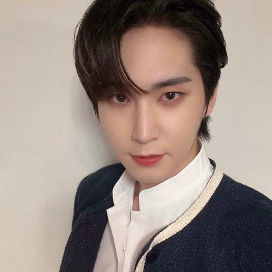 Recent activity shot of Shinwon (PENTAGON)
