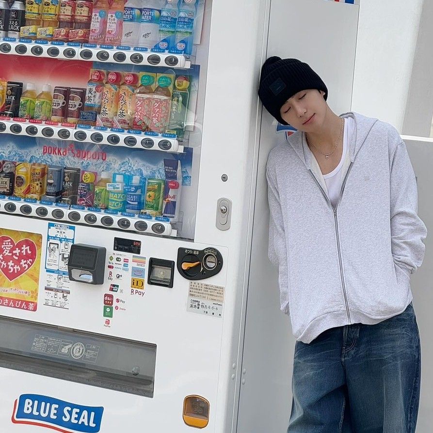 A moment captured by Hyunjae (THE BOYZ)'s fan