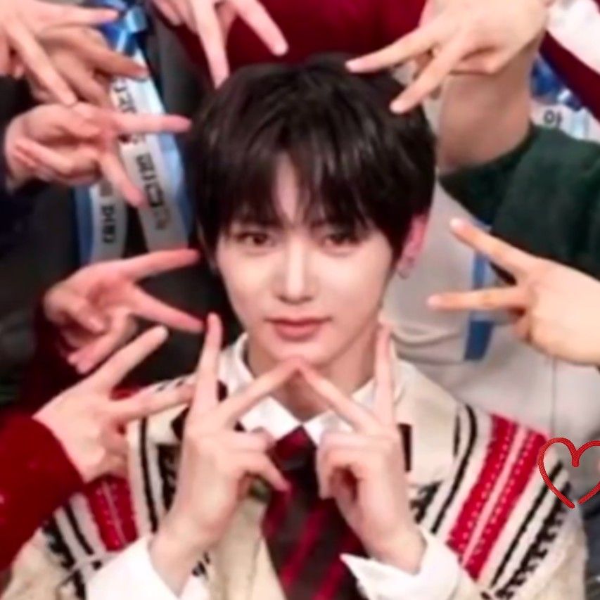 A moment captured by Zhou Anxin (ALPHA DRIVE ONE)'s fan