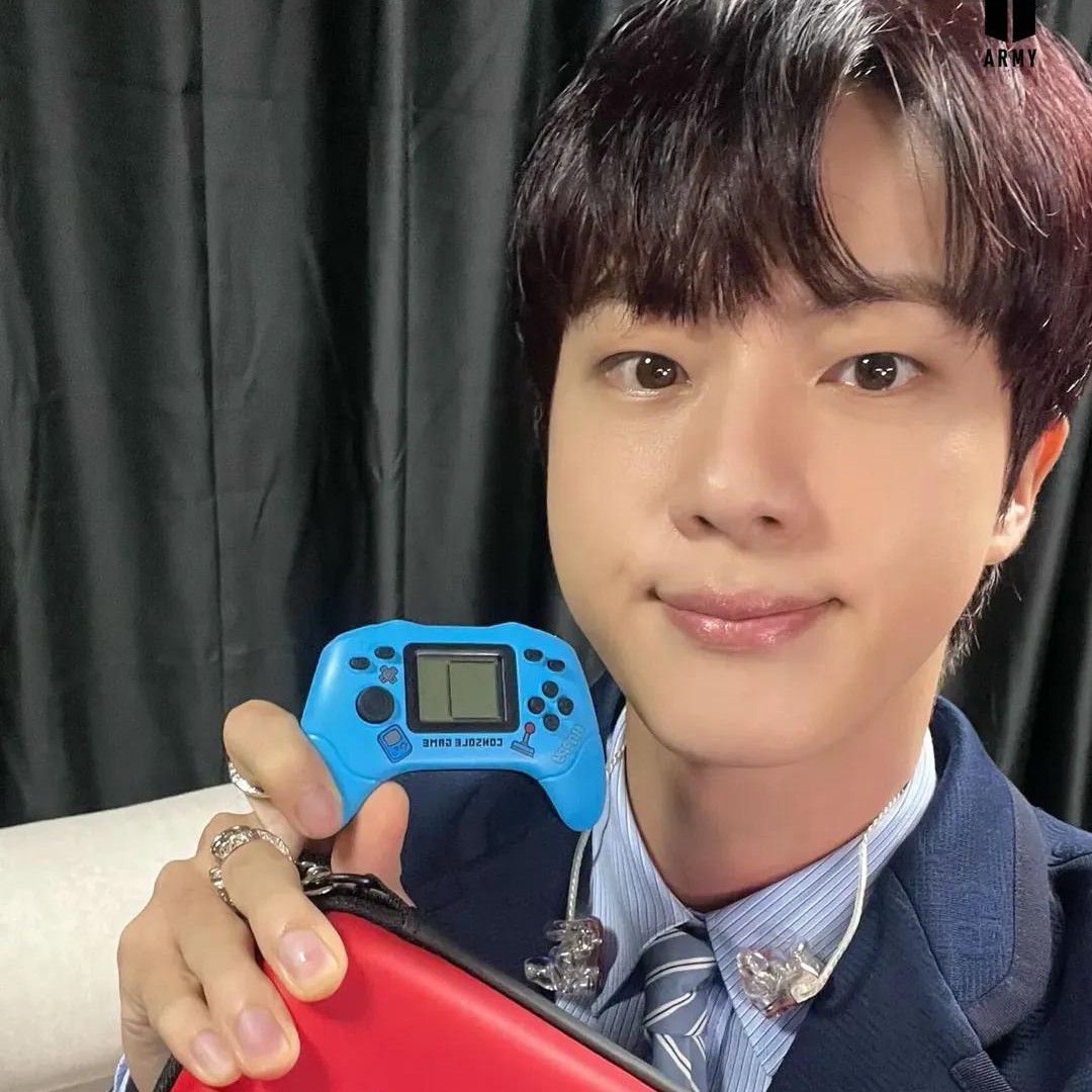 진 (방탄소년단) 최근 활동샷